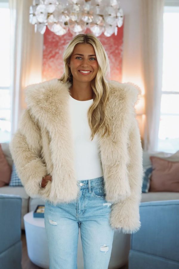 Artic Aura Faux Fur Short Coat - Beige Artic Aura Faux Fur Short Coat - Beige