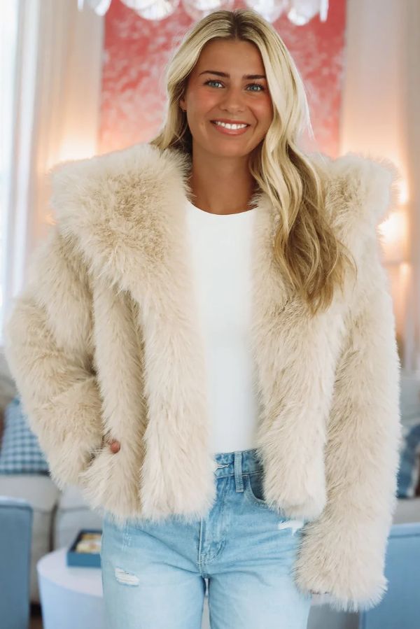 Artic Aura Faux Fur Short Coat - Beige Artic Aura Faux Fur Short Coat - Beige